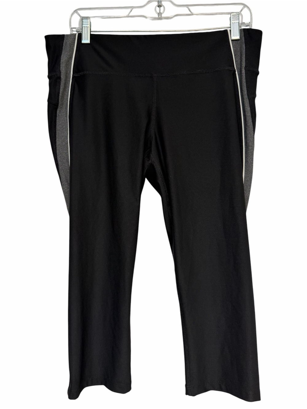 Xersion Size Large Black Gray Side Stripe Athletic Capri Leggings Workout